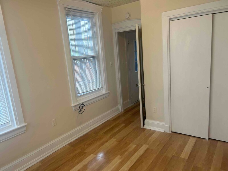 Building Photo - 1047 Penn St