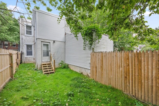 Building Photo - 3 Bedroom townhouse in Wilmington