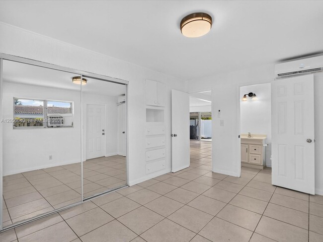 Building Photo - 2513 NE 33rd Ave