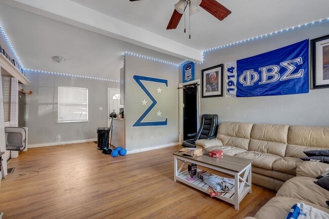 Building Photo - 1674 Sharkey St