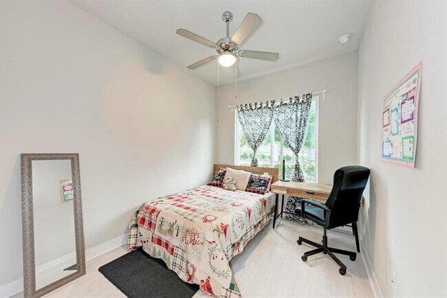 Building Photo - 3108 E 51st St