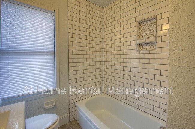 Building Photo - 1331 E 43rd St