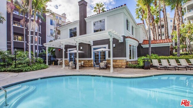 Building Photo - 5553 W 6th St