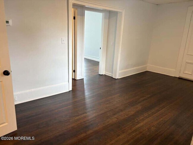 Building Photo - 14 Main St