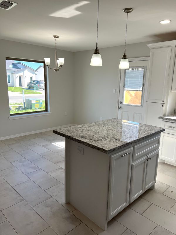 Building Photo - 308 Uva Ln