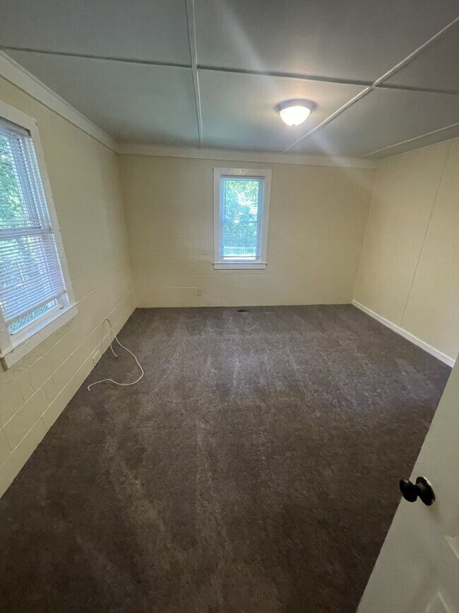 Building Photo - 1 Bedroom 1 Bathroom