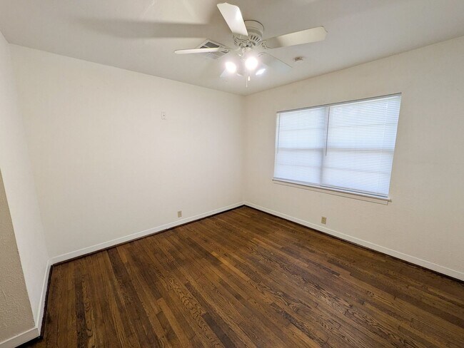 Building Photo - 5040 Raleigh Dr