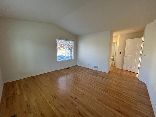 Building Photo - Bright & Updated Townhome in a Prime Fort Collins Location