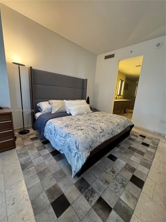 Building Photo - 88 SW 7th St