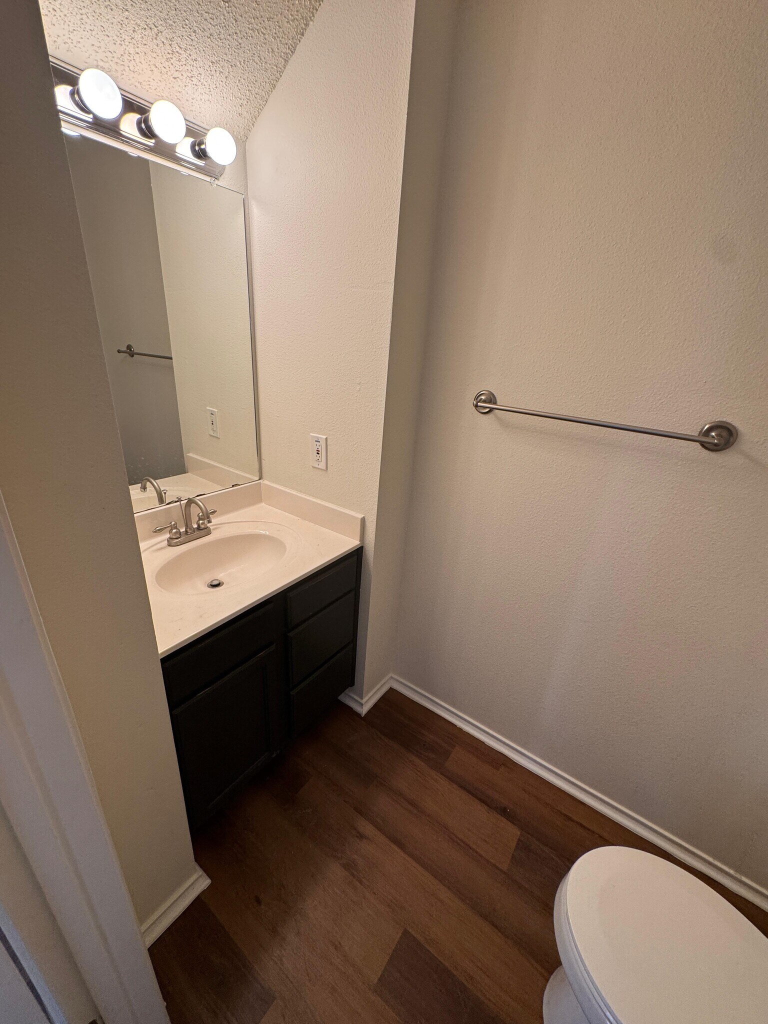 Building Photo - 2105 Zeppelin Dr