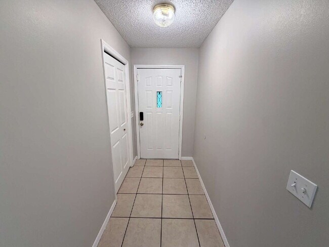 Building Photo - 2139 Parker Rd