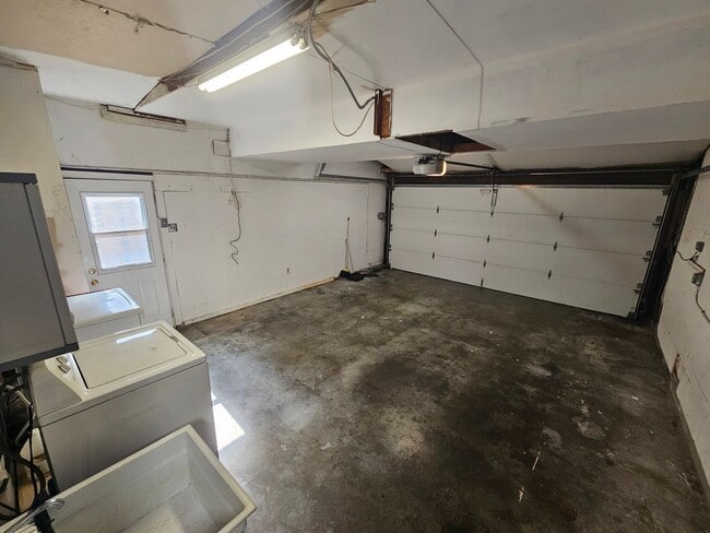 Building Photo - Charming Castro Valley Home: Spacious Livi...