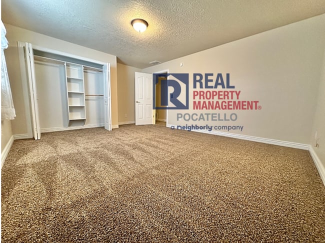 Building Photo - Beautiful 4 bedroom 3 bath house - attached garage