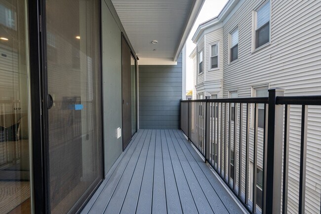 Building Photo - 50 Hichborn St