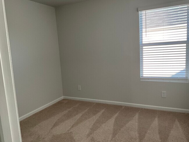 Building Photo - 131 Freesia Dr