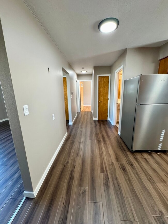 Building Photo - 910 4th Ave