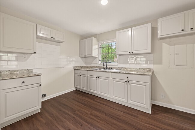 Building Photo - 5830 Southlea St