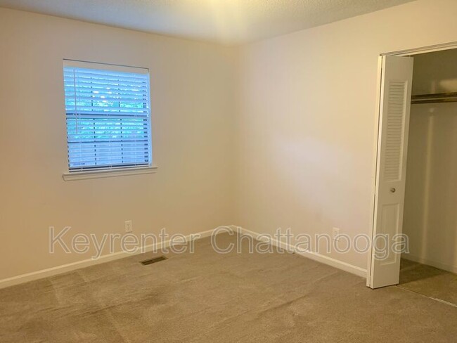 Building Photo - 8307 Iris Dr