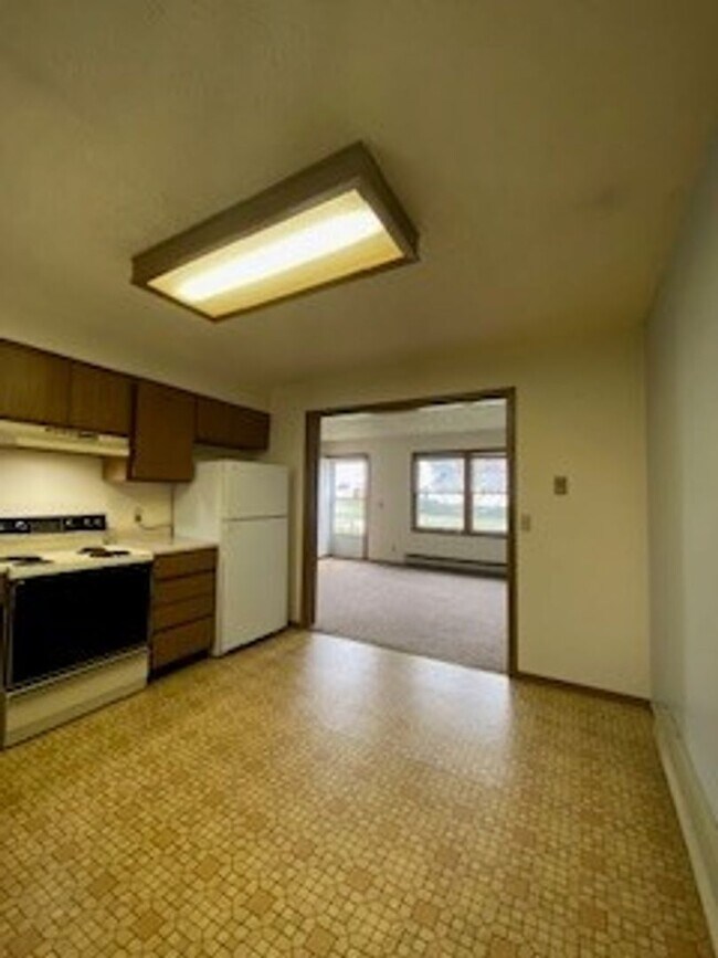 Building Photo - 208 S. Spring St.