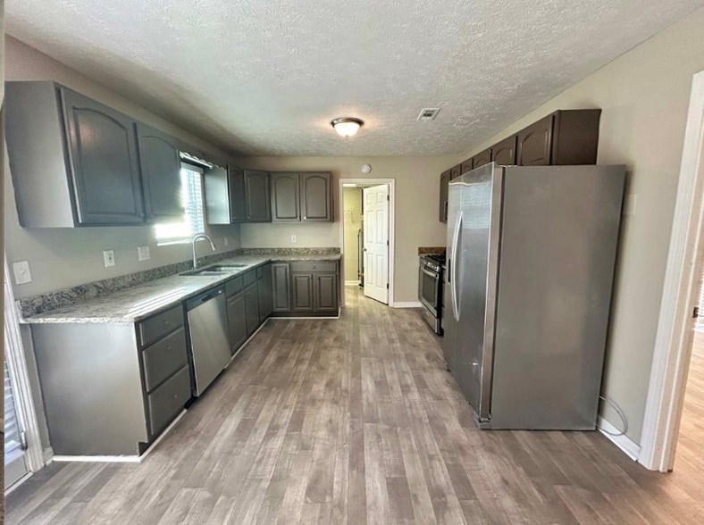 Building Photo - 5359 Brookside Dr SE