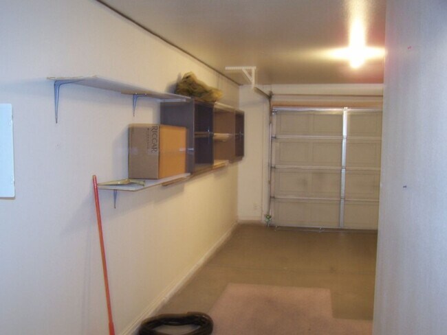 Building Photo - Cozy 2 Bed 2 Bath