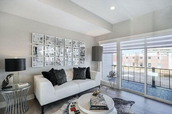 Building Photo - Downtown Muskegon Townhome