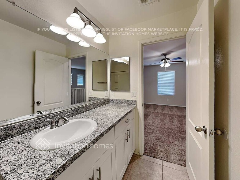 Building Photo - 1342 S Salem