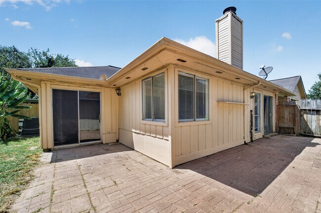 Building Photo - 4632 Greenwood Dr