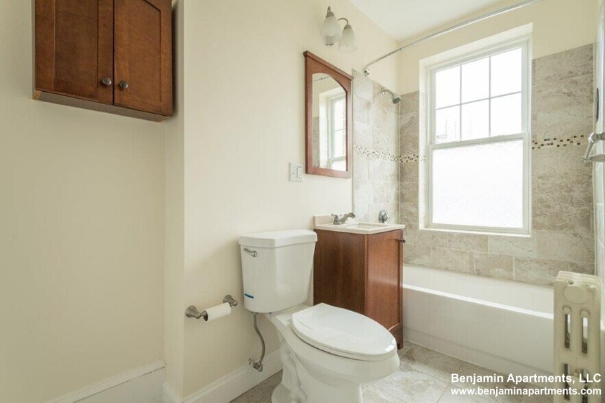 Building Photo - 286 Chestnut Hill Ave