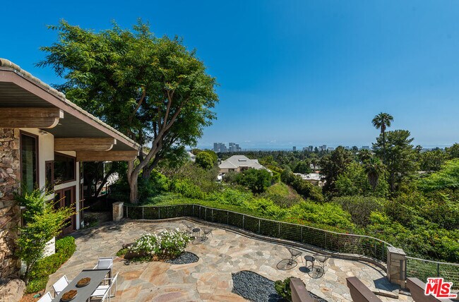 Building Photo - 1160 Shadow Hill Way