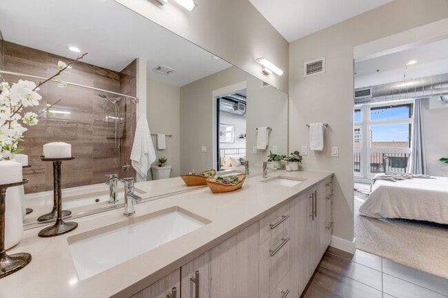 Building Photo - 3198 Blake St