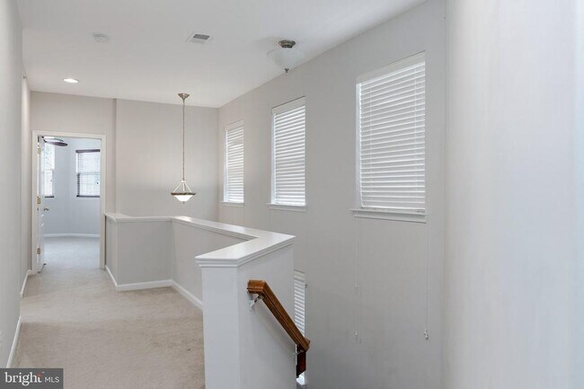 Building Photo - 13960 Greendale Dr