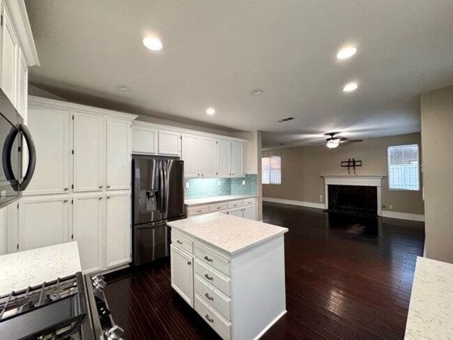 Building Photo - Beautiful 4 Bedroom Murrieta Home with Sol...