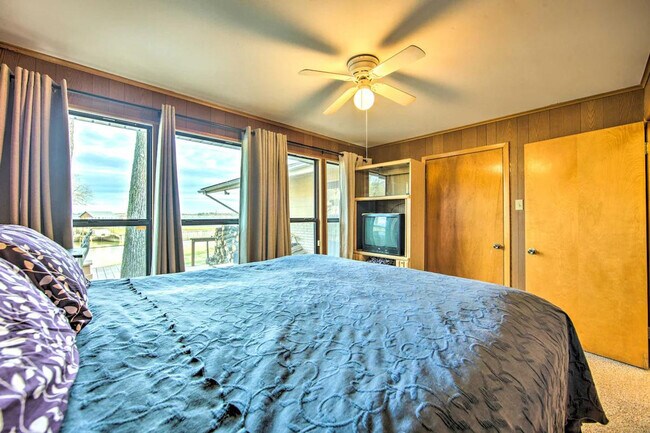 Building Photo - 928 Welch Ln