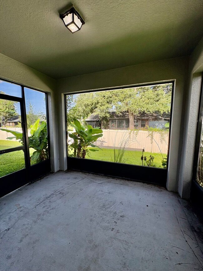 Building Photo - 4-bedroom, 2-bathroom home St, Cloud FL