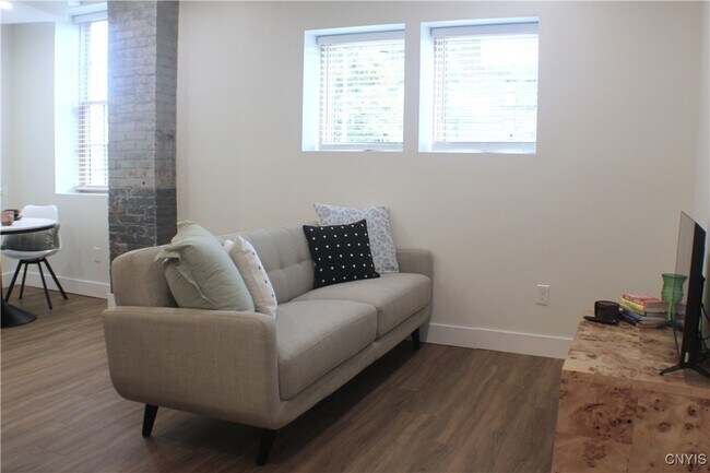 Building Photo - 110 Hotel St