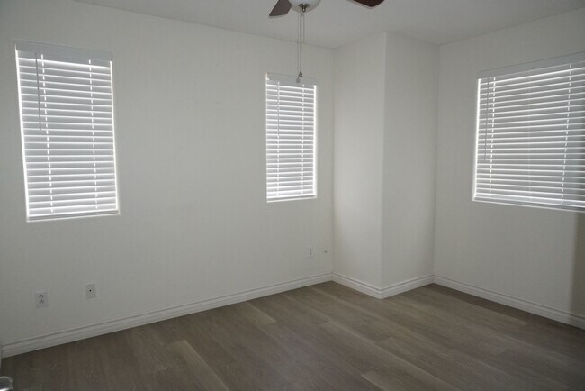 Building Photo - 4 Bedroom Home in Henderson NV!