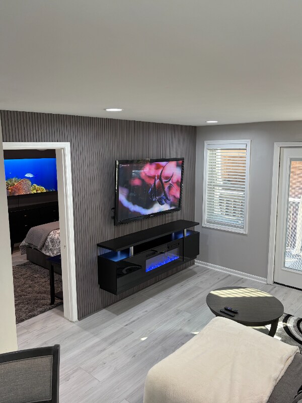 Building Photo - 665 S Preston Ct