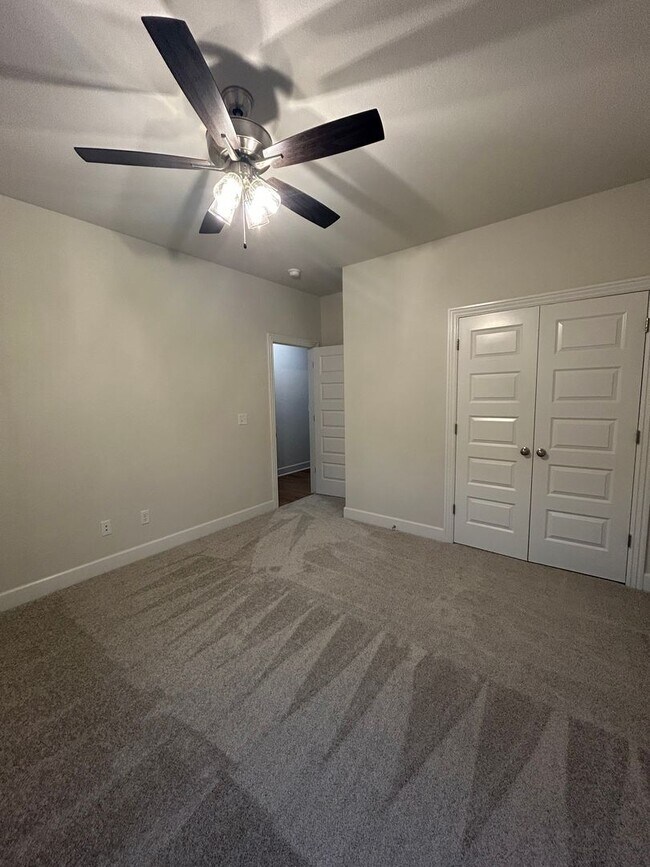 Building Photo - Beautiful Bentonville Home! 4 Bedrooms, 2....
