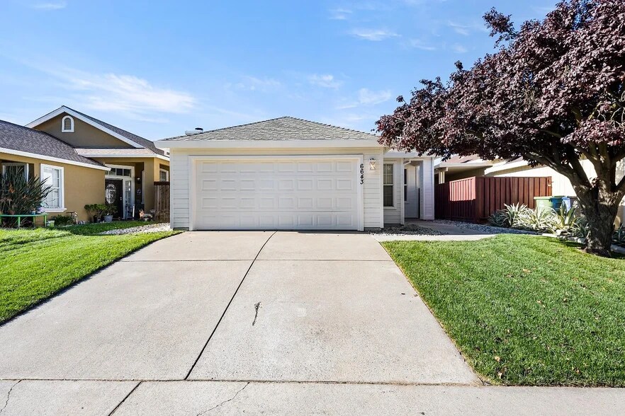 Building Photo - 6643 Laguna Park Dr