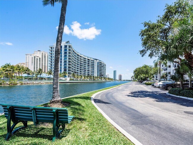 Building Photo - 3105 NE 184th St