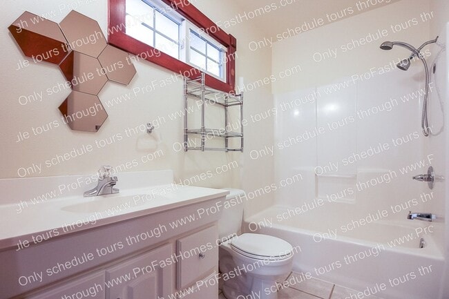 Building Photo - 3232 N Michigan Ave