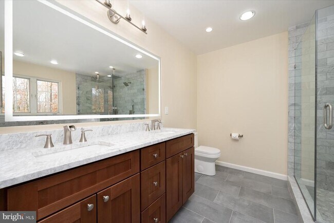 Building Photo - 2942 S Haven Dr