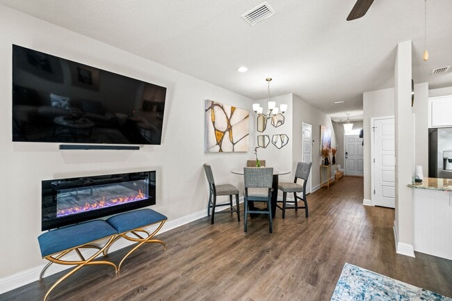 Building Photo - NEW LOW PRICE!!