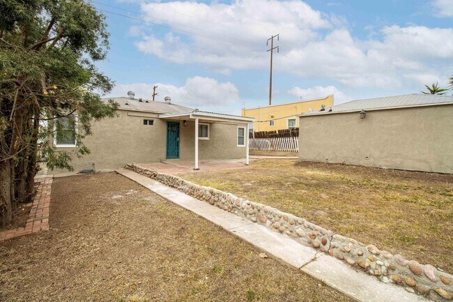Building Photo - 627 60th St