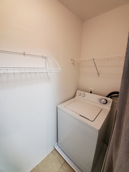 Building Photo - 1781 Jonathan Way Unit H