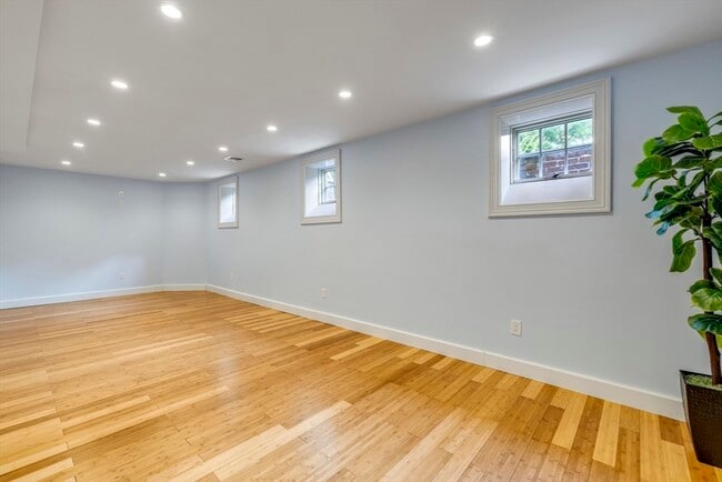 Building Photo - 171 Marsh St