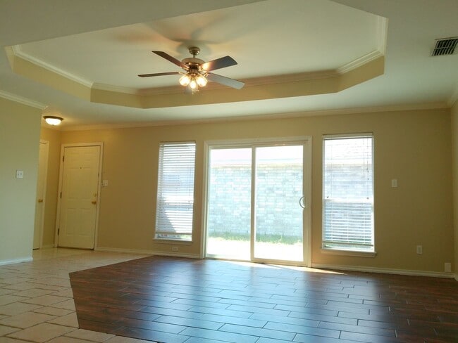 Building Photo - 610 Kaipo Dr