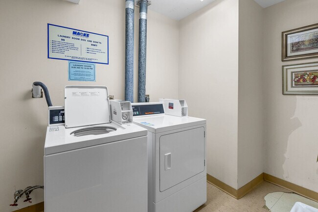 Building Photo - 520 Shorely Dr