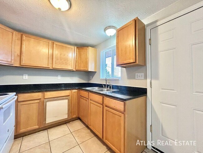 Building Photo - 874 Linley Ct